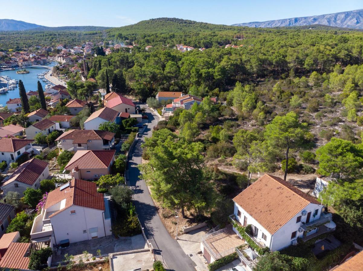 Apartments Iskra Vrboska Exterior photo